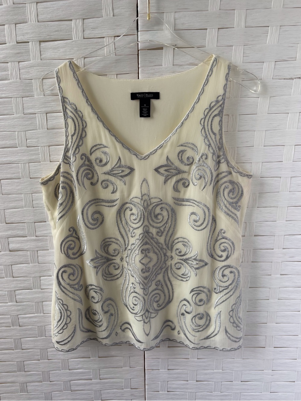 White House Black Market Medium Ivory Sleeveless Top Embroidered V Neck Lined